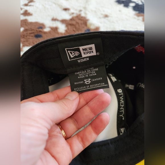 New Era womens Blackhawks hat - Picture 3 of 6